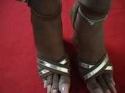Длинные ногти на ногах азиатки
