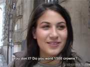 На чешских улицах снимают незнакомых девушек за деньги видео