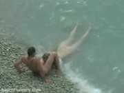 Порно скрытая камера на пляже минет